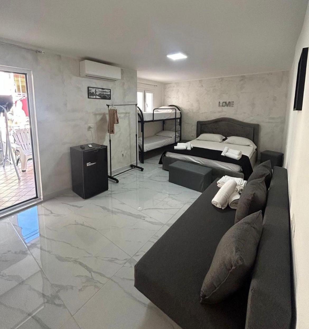 Apartamento Terrazza Luxury Valentino Nápoles Exterior foto