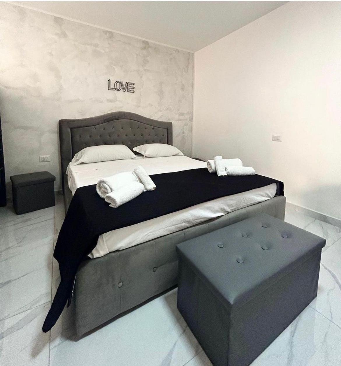 Apartamento Terrazza Luxury Valentino Nápoles Exterior foto